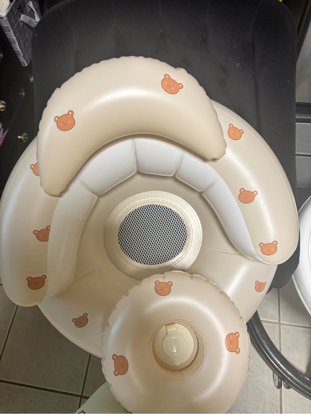 Neutral Bear-Print Inflatable Drink Holder Set